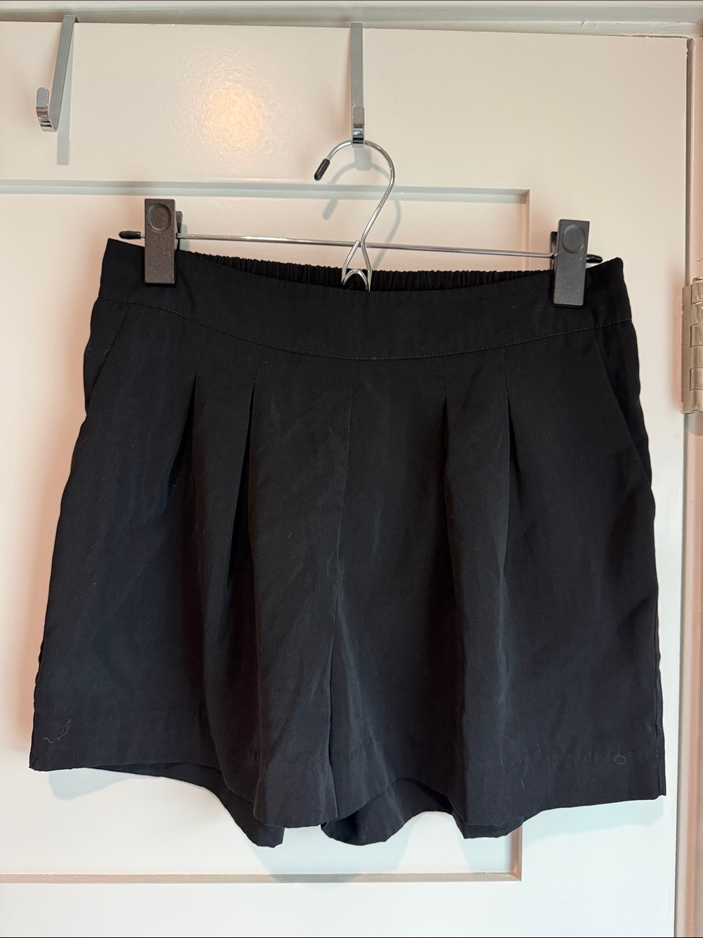 Metropark Pleated Shorts Size M
